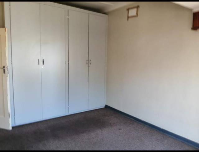 7 BEDROOM CLUSTER FOR SALE IN STRUBENVALE